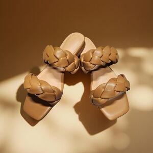 NWOT Brown Sandals with Braided details size 7.5
